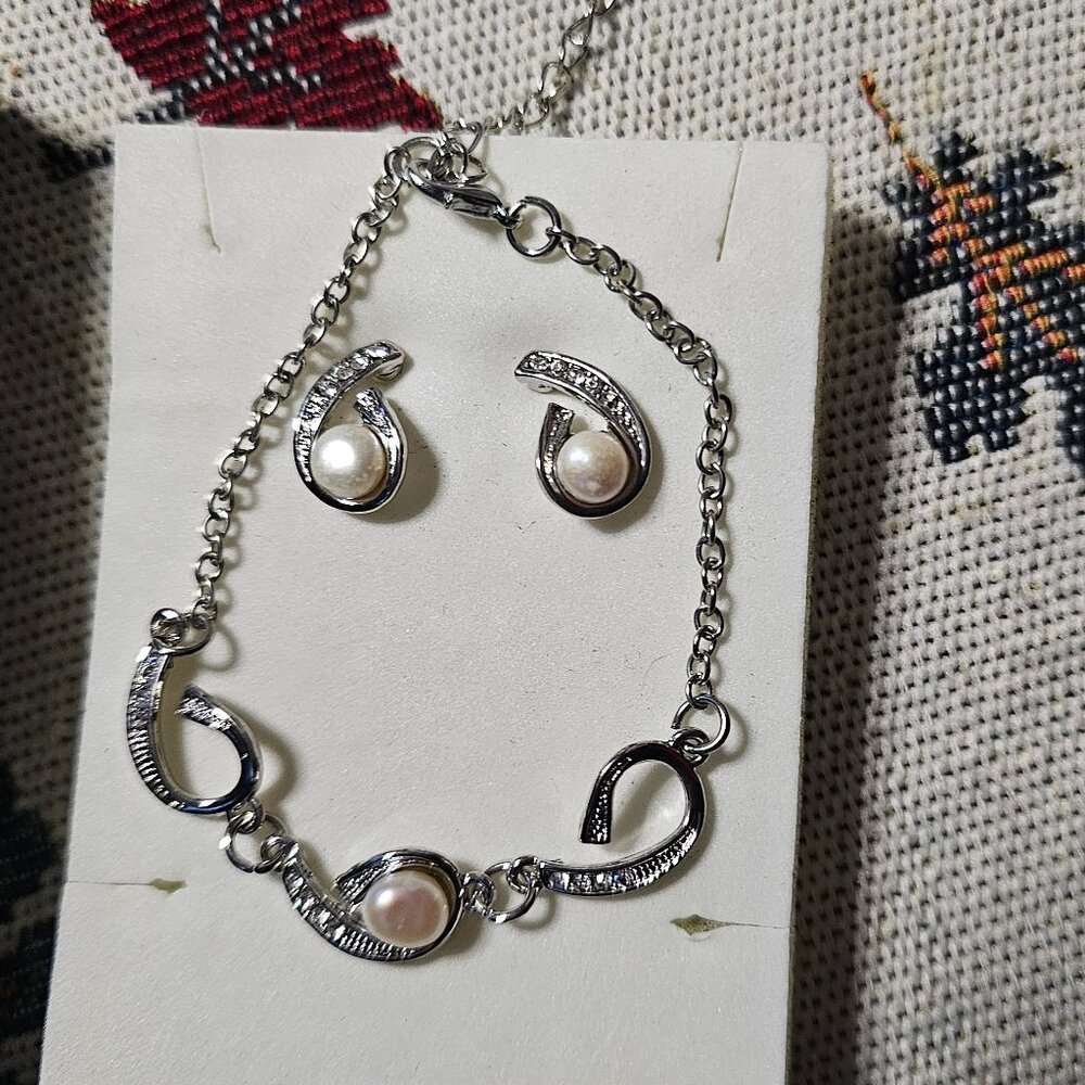 Vintage Bracelet and Earring Set -NEW Without Tags-